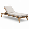 Tumbona de madera con cojín beige